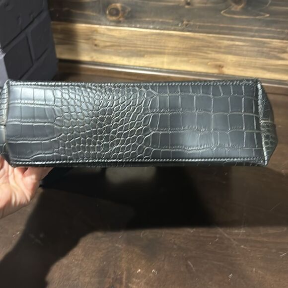 Black Reptile Textured Purse with Good Tone Top Handles Bag - Picture 5 of 7